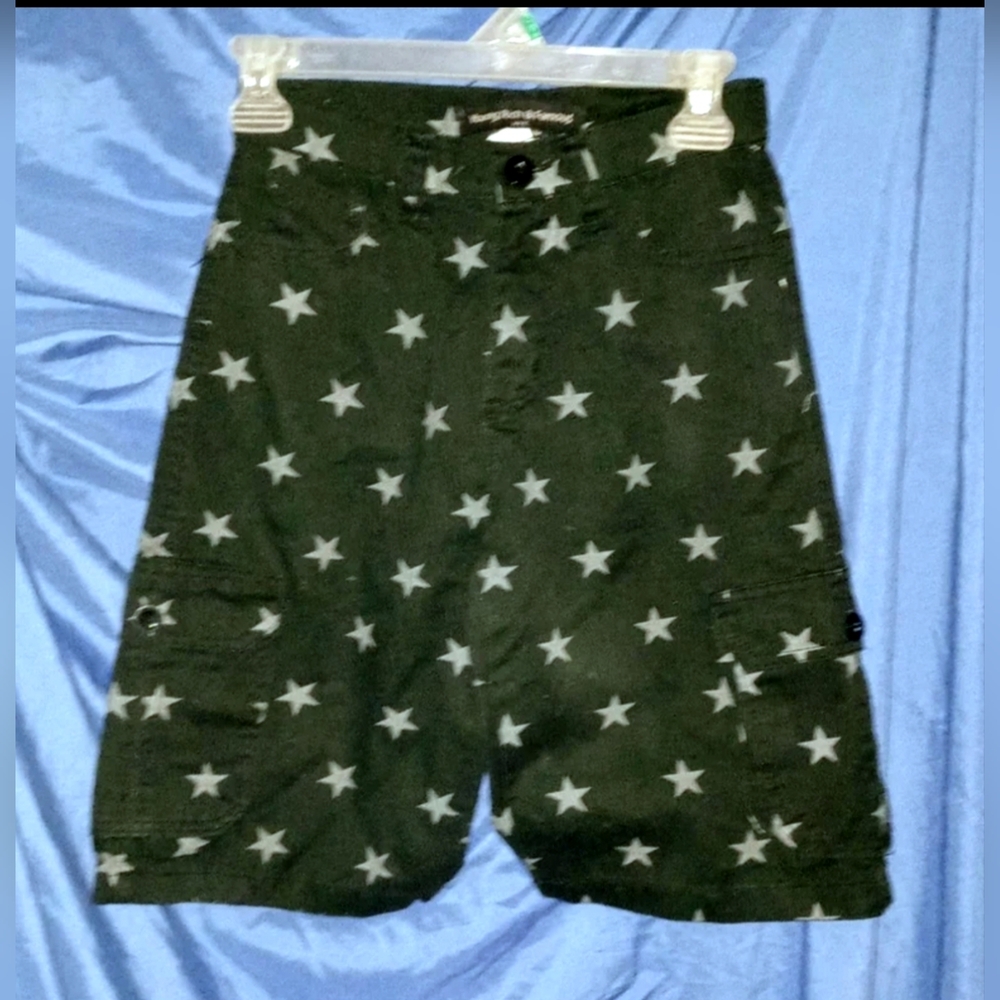 Boy's Young Rich & Famous Black Cargo Shorts W/ Gray Stars Size 10